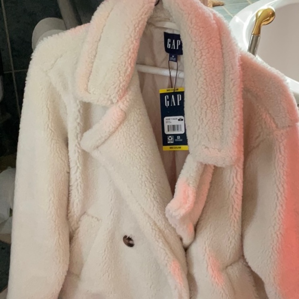 GAP White Teddy Jacket Cozy and Stylish